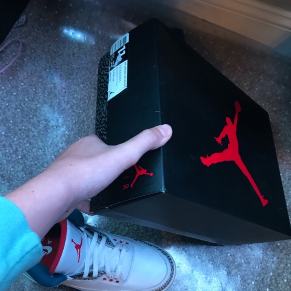 Air Jordan3 retro true blues🥶 worn twice. a lil crease on da toes but stil good - Picture 3 of 4